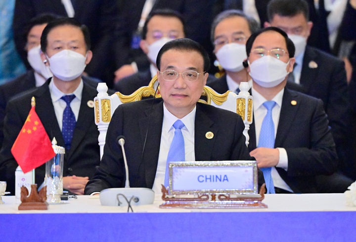 1668790607276098.jpg 李克强第十七届东亚峰会.jpg